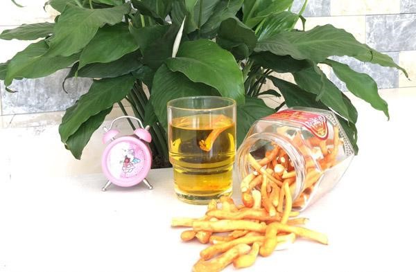 rượu đông trùng hạ thảo